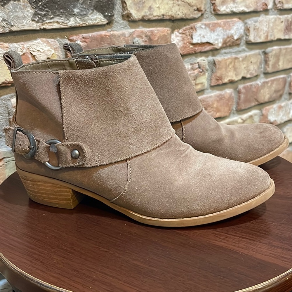 Reba “Whisper” Boots